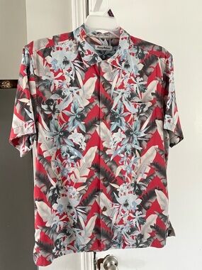Tommy Bahama silk blend men’s size medium button up